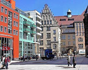 Die Rückseite vom alten Neuen Rathaus in Chemnitz sieht man im neuen Kontext zur Inneren Klosterstraße mit Charakter