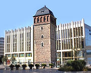 der Rote Turm, letzter Rest der mittelalterlichen Stadtbefestigung
