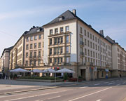 Nachkriegsbau im Eck Innere Klosterstraße/ Theaterstraße