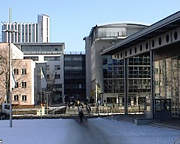 Rechts die Harmannhalle, hinter der Chemnitz die BFA, Figurentheater und Mercure